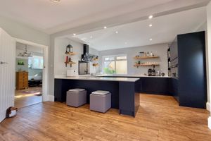 31' Kitchen/Breakfast/Family Room- click for photo gallery